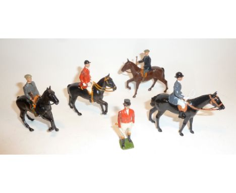 Britains Hunting Series two 598 gentlemen farmers, 608 mounted huntsman (small dent in tail), 612 huntsman on foot and RARE 6