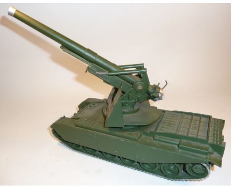  * Britains set 2175, 155mm Gun on Centurion Chassis matt green finish (G, no ammunition or shellcase) 1959 (1)