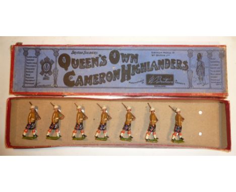 Britains set 114, Cameron Highlanders THIRD VERSION, no pack, marching at the slope with original painted rifle straps in ori