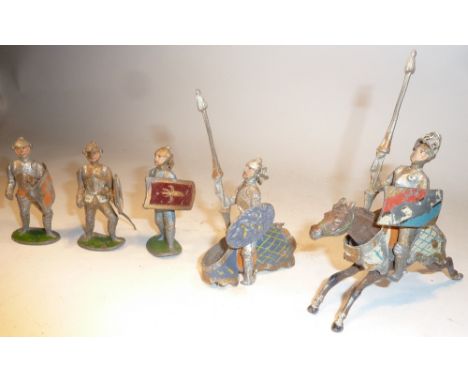 Heyde 65mm scale Medieval Knights with moveable vizors, two mounted (one horse missing) and three on foot (F, some parts dama