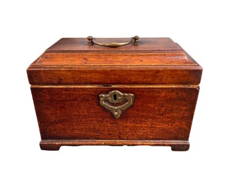 Tea caddy with three compartments and a metal handle