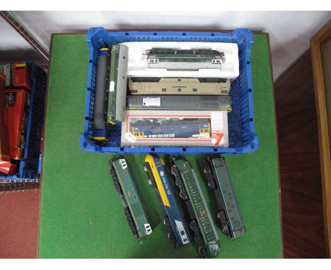Ten 'OO' Gauge/4mm Unboxed Diesel Locomotives, comprising a Bachmann Class BR green R/No D5233 (good); five Lima Class 33 (2)