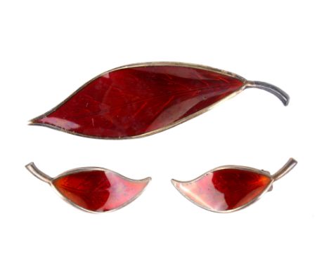 A matching set of David Anserson (Norwegian) enamelled silver jewellery. Comprising a leaf shaped brooch and earrings, with r