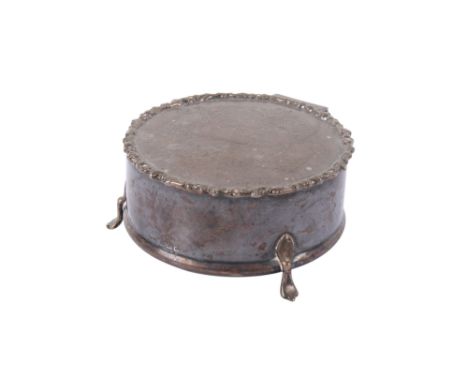 A George V, silver cased trinket box. Maker William Henry Leather; subsequently W H Leather & Son, Birmingham 1919, of circul