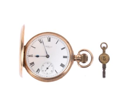 An early 20th century hallmarked 9ct gold cased full hunter pocket watch by Waltham USA. White dial with Roman numeral markin