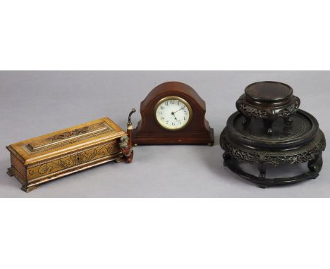  A carved wooden rectangular trinket box with a hinged lift-lid, 27.75cm wide; together with an eight-day mantel clock; a hun