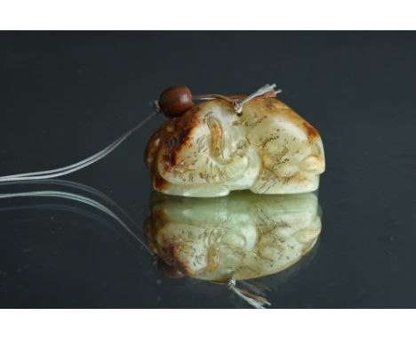 Chinese yellow and russet jade carving of a recumbent elephant, Song/Ming Dynasty, 4.8cm long. 