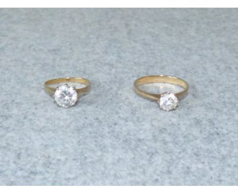 9ct gold solitaire stone ring size O & yellow coloured metal solitaire ring size I 3.8g