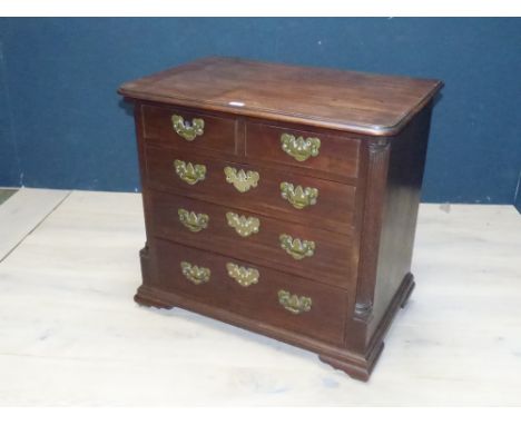 Georgian mahogany chest of 2 s & 3 long drawers on bracket feet 74Hx78W cm