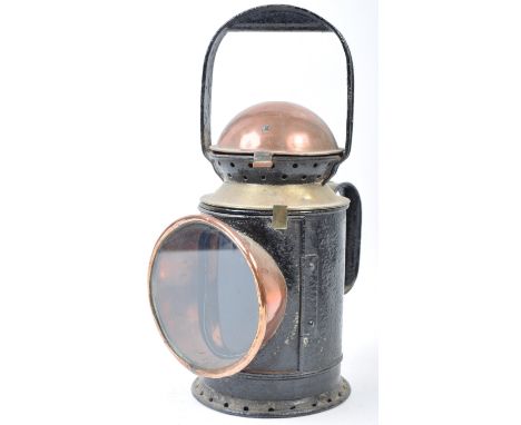 An original early 20th Century GWR Great Western Railways guards headlamp / signalling lamp. The lamp of cylindrical form hav