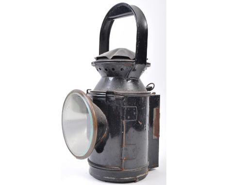 An original early 20th Century British Railways guards headlamp / signalling lamp. The lamp of cylindrical form having a roun