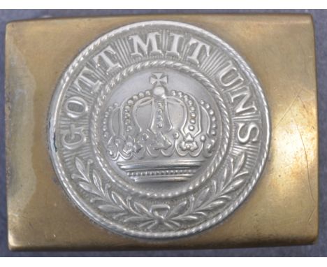 An original WWI First World War Imperial German Army / Prussian uniform belt buckle. The brass and nickel buckle having the P