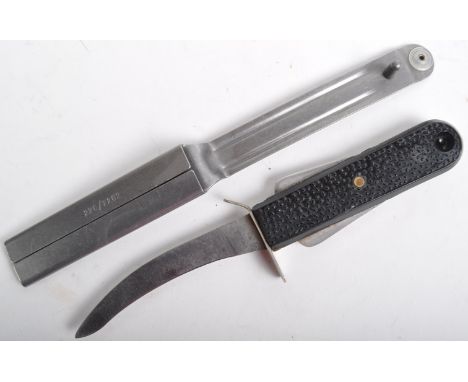 An original 20th century post-WWII Second World War RAF Royal Air Force issued Mk.III Survival knife. Gripped plastic handle,