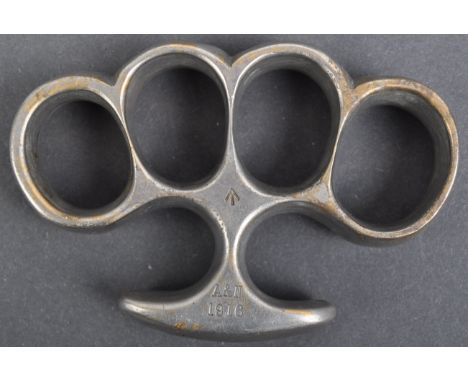 An original WWI First World War 1916 British Army Special Operations Unit knuckleduster / knuckle duster. Heavy brass constru