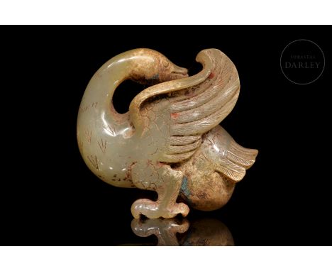 A light-coloured carved jade figure with reddish and ochre flecks. It shows the image of a goose with an elongated neck and u
