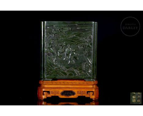 A vessel of elegantly carved green ‘spinach’ jade. It has a square base, which is set on four short feet. The body, faceted o