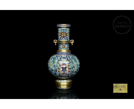 A beautiful gilt-bronze vase, covered with a vibrant cloisonné enamel. It has a circular base and a small rounded belly, crow