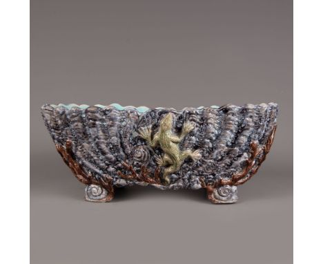 Bernard Palissy (1510 – c. 1589)-follower, Ceramic bowl with coral, mussels and lizard decorations; naturalistic painted and 