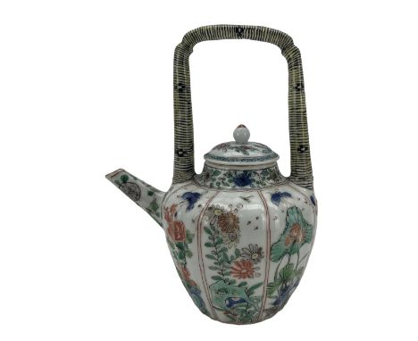 Chinese famille verte porcelain wine pot with associated cover, Kangxi period, with lobed tapering body and tall arch handle 