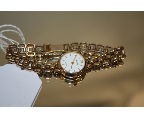 A HALLMARKED 9 CARAT GOLD LADIES ACCURIST WRIST WATCH, complete with box, approx weight 19g, Dia 2 cm