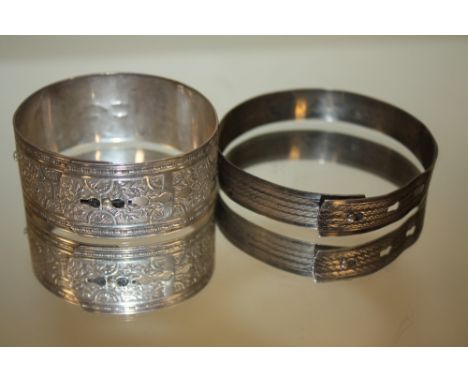 A VINTAGE STERLING SILVER BUCKLE BANGLE, with impressed makers marks for H G &amp; S and sterling silver, W 2.5 cm, together 