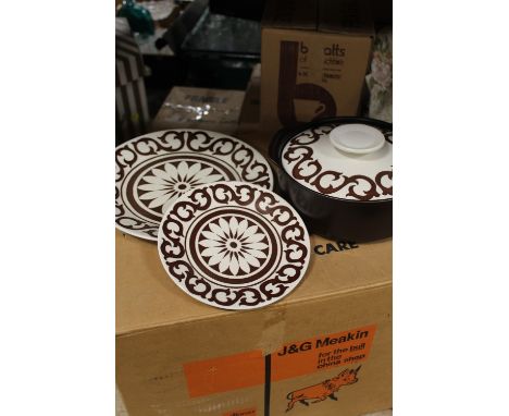 A QUANTITY OF RETRO J &amp; G MEAKIN MAIDSTONE CHINA IN ORIGINAL BOXES 