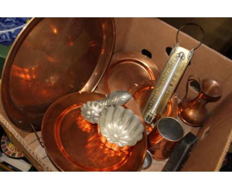 A TRAY OF COPPER AND COPPER COATED METALWARE, BRASS THERMOMETER ETC. 