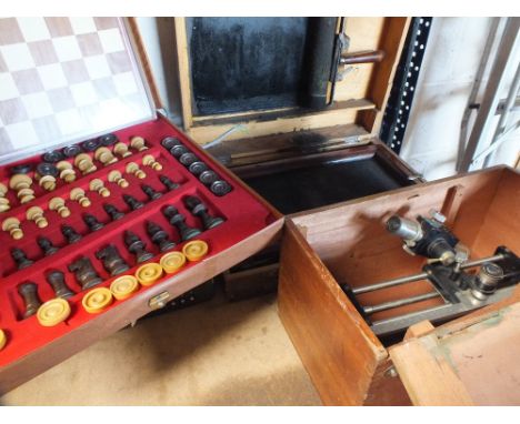 A VINTAGE MICROSCOPE TOGETHER WITH AN OLD PRINTING BOX &amp; CHESS ETC