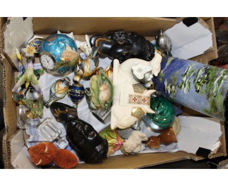 A SMALL TRAY OF ORCHID DESIGNS TRINKET POTS &amp; FIGURES ETC TO INC A LENNOX FIGURE OF A CAMEL