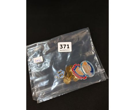 6 VINTAGE RUSSIAN BADGES 