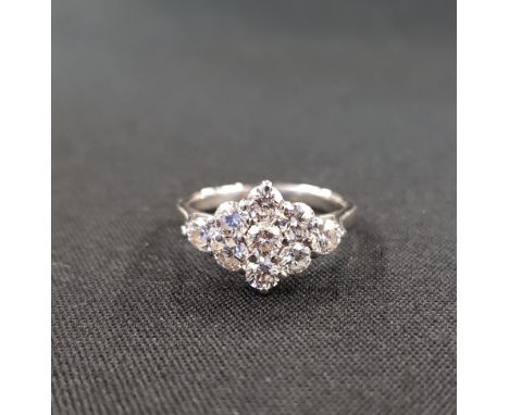 PLATINUM &amp; DIAMOND RING WITH CIRCA 1 CARAT OF DIAMONDS (GOOD DIAMONDS)