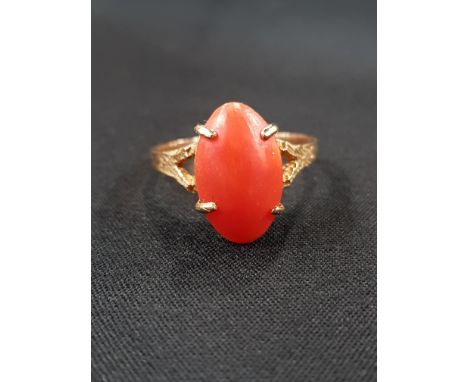 18CT GOLD AND CORAL RING