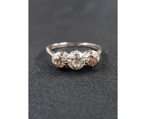 18 CT WHITE GOLD 3 STONE DIAMOND RING 