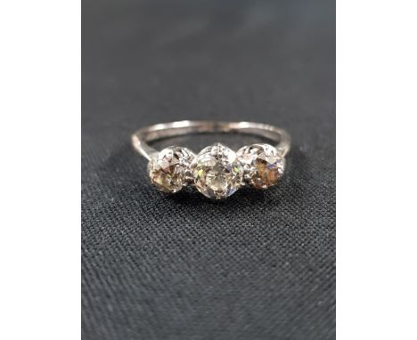 18 CT WHITE GOLD 3 STONE DIAMOND RING 