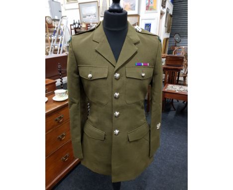 VINTAGE BRITISH ARMY IRISH GUARDS WARRANT OFFICERS NO.2 DRESS TUNIC FULLY BUTTONED AND BADGED WITH LONG SERVICE AND GOOD COND
