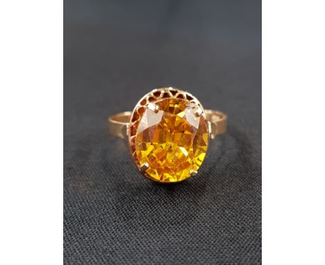 18CT GOLD AND CITRINE RING