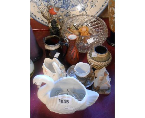 A small selection of ceramic and other collectable items including Dartmouth pottery swan, etc.