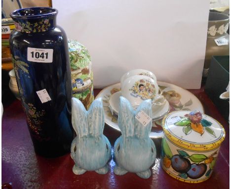 A quantity of assorted ceramic items including two SylvaC style rabbits, etc.