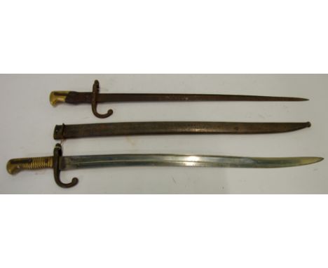 FRENCH LATE NINETEENTH CENTURY SWORD BAYONET, of traditional design with brass hilt and single steel down scroll quillon, 27 