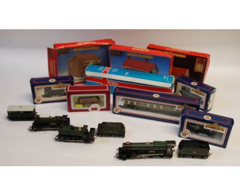 HORNBY UNBOXED ALMOST MINT '00' GAUGE 4-6-0 LOCOMOTIVE AND TENDER KING CHARLES I No 6020 in BR green TWO OTHER UNBOXED LOCOMO
