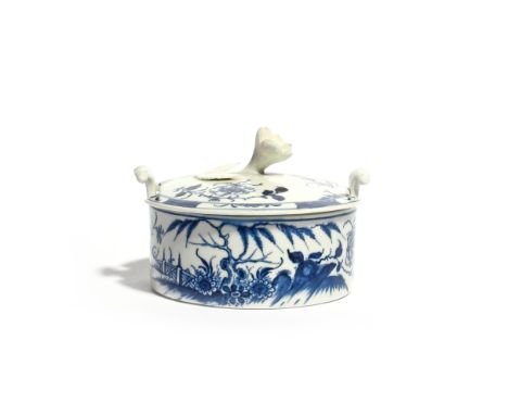 A Worcester blue and white butter tub and cover c.1765, the circular form painted with the Candle Fence pattern, the low orna