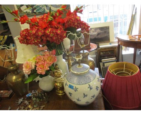 Table lamps to include a brass column lamp, together with two white Kaiser vases and contents 