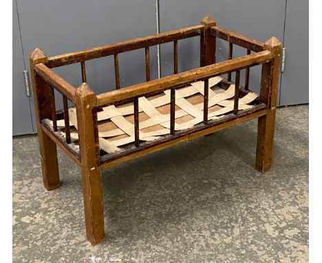 A small wooden cot, 58x32x40cm
