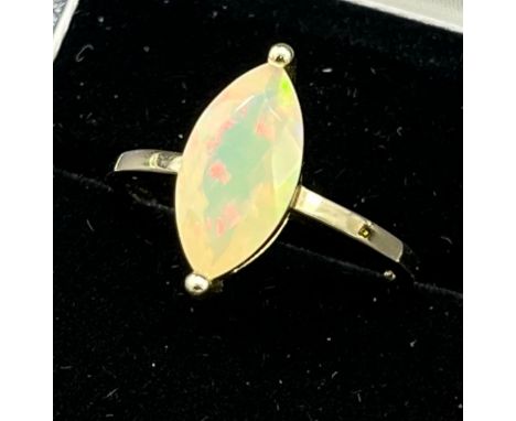 9ct yellow gold ladies ring set with a large opalescent style stone [Ring size P] [2.95Grams] 