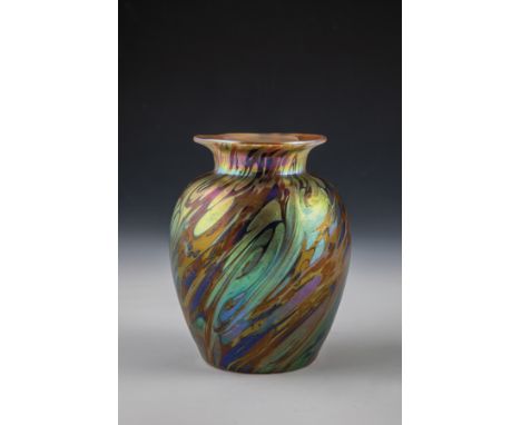 Vase ''Phänomen'' Loetz Wwe., Klostermühle, um 1902 Farbloses Glas, mit braunrosafarbenem Opal unterfangen. Kröseleinschmelzu
