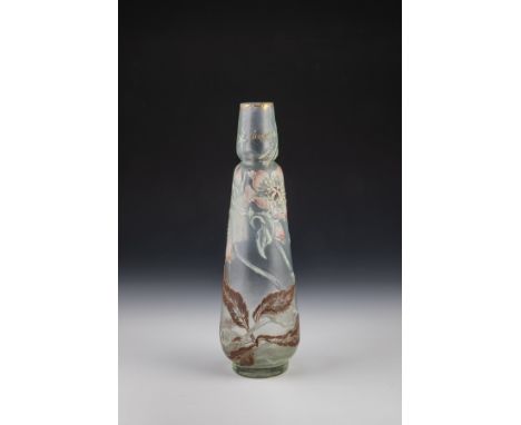 Vase mit Mohn ''Tempus Stellae'' Emile Gallé, Nancy, um 1900 Leicht hellgrünstichiges Glas, mit nach unten auslaufendem Opal 