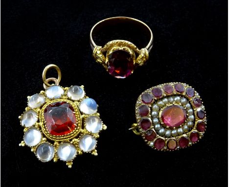 Georgian gold foil backed garnet and spilt seed pearl brooch, stone set pendant and a 9ct gold garnet ring (3) 