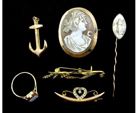 Victorian and later 9ct gold jewellery including agate signet ring, two seed pearl brooches, anchor brooch, cameo brooch and 