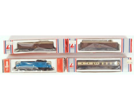 A collection of 4x vintage Lima Models N gauge railway trainset items. All within the original boxes. Comprising of: Locomoti