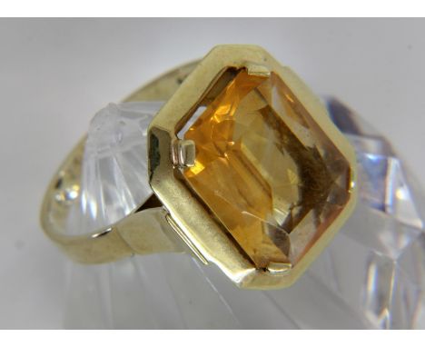 DAMENRING585/000 Gelbgold mit Citrin. Ringgr. 57. Brutto ca. 6g.   A LADIES RING 585/000 yellow gold with citrine. Ring size 